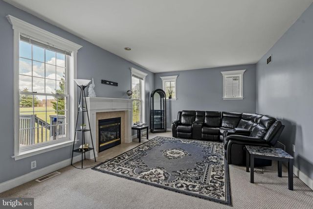 327 SQUIRE LN, Lititz, PA 17543
