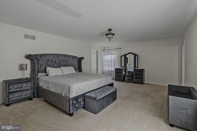 327 SQUIRE LN, Lititz, PA 17543
