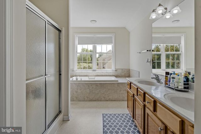 327 SQUIRE LN, Lititz, PA 17543