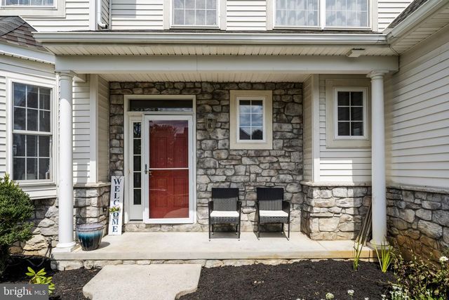 327 SQUIRE LN, Lititz, PA 17543