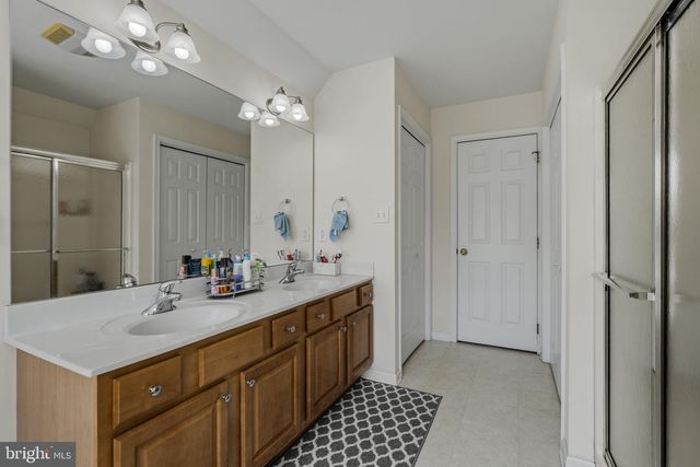 327 SQUIRE LN, Lititz, PA 17543