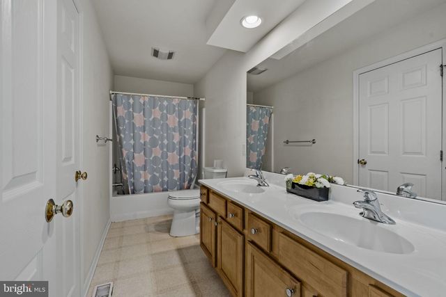 327 SQUIRE LN, Lititz, PA 17543