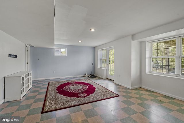 327 SQUIRE LN, Lititz, PA 17543