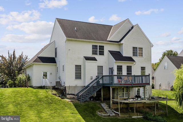 327 SQUIRE LN, Lititz, PA 17543