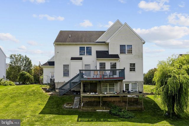 327 SQUIRE LN, Lititz, PA 17543