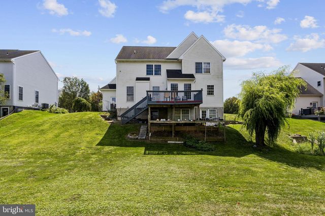 327 SQUIRE LN, Lititz, PA 17543