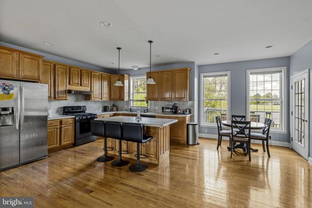 327 SQUIRE LN, Lititz, PA 17543