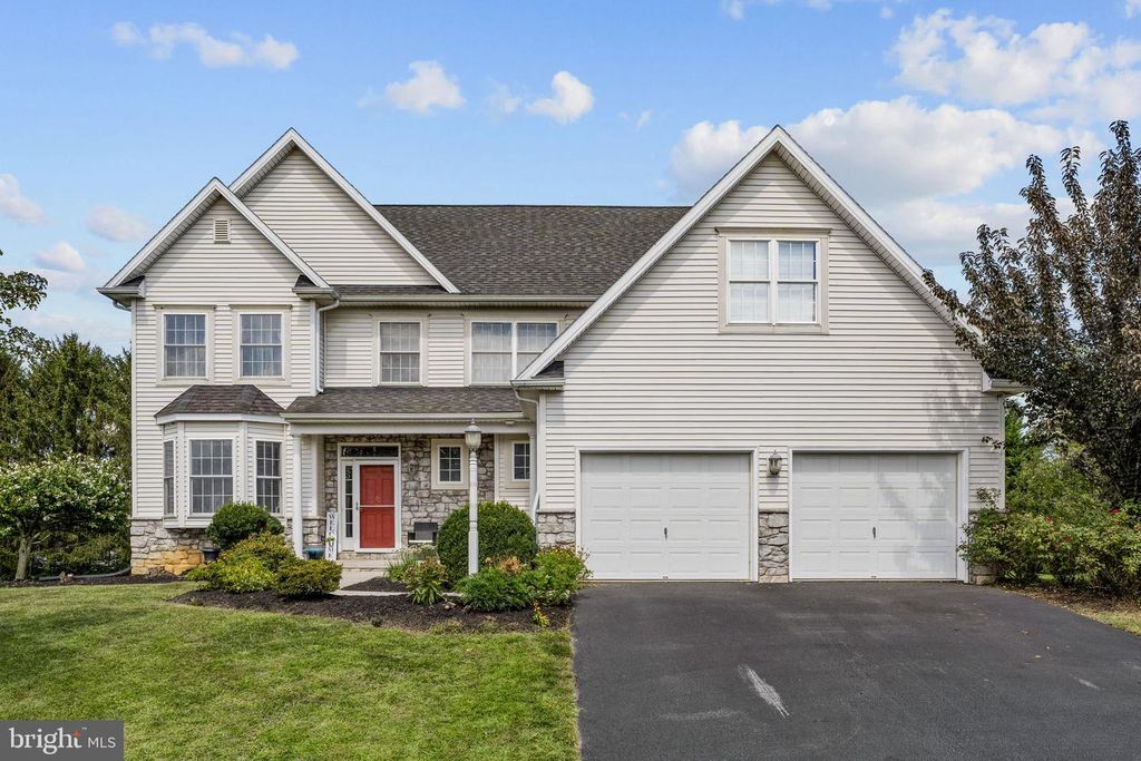 327 SQUIRE LN, Lititz, PA 17543