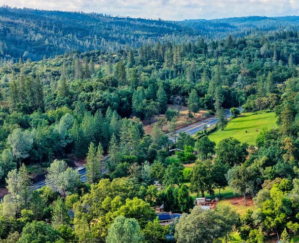 10016 E Lime Kiln Rd, Grass Valley, CA 95949