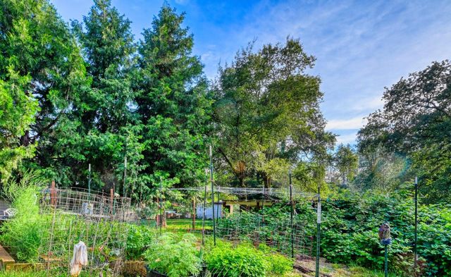 10016 E Lime Kiln Rd, Grass Valley, CA 95949