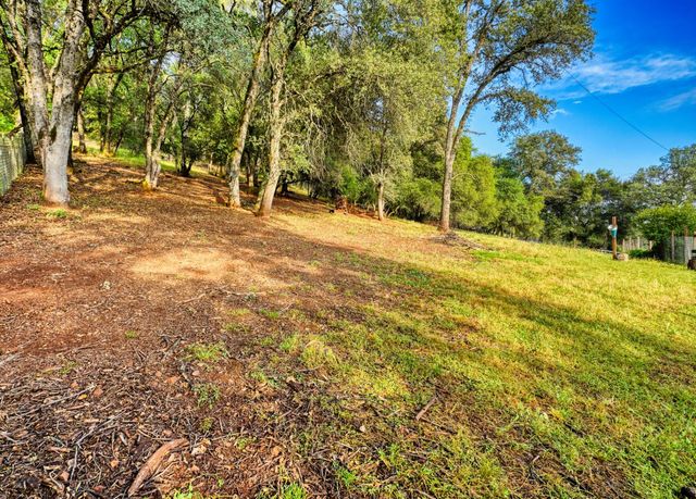 10016 E Lime Kiln Rd, Grass Valley, CA 95949
