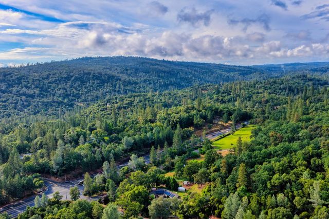10016 E Lime Kiln Rd, Grass Valley, CA 95949