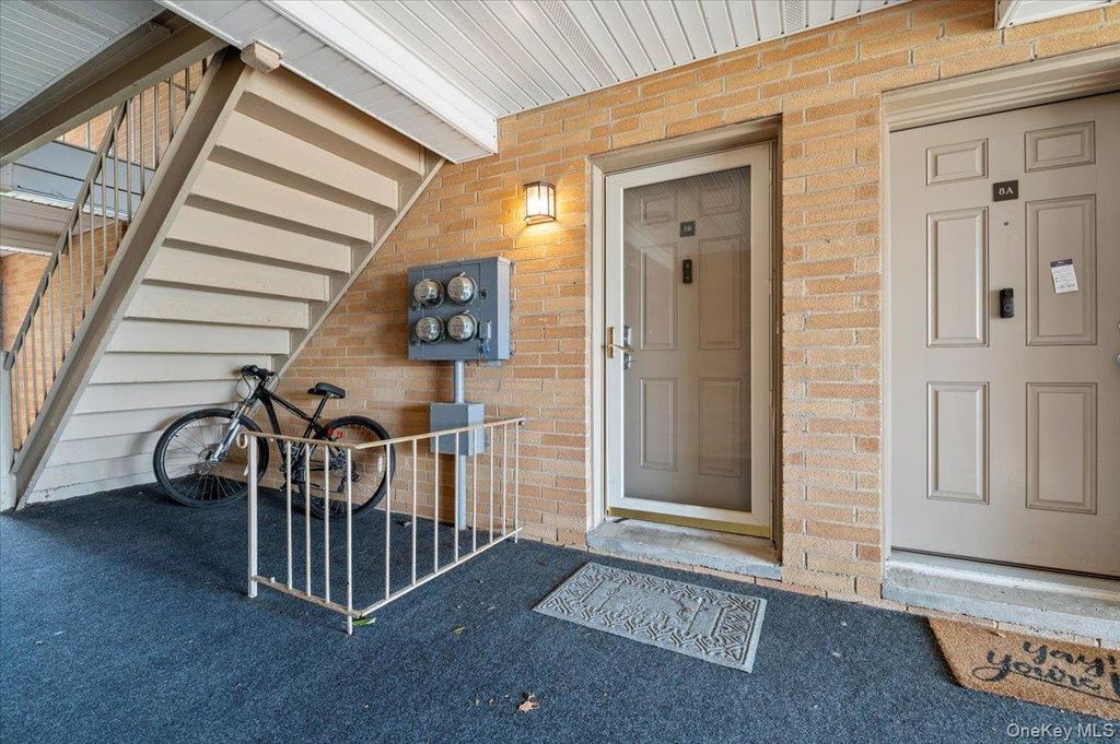 210 Westend Avenue 8B, Freeport, NY 11520