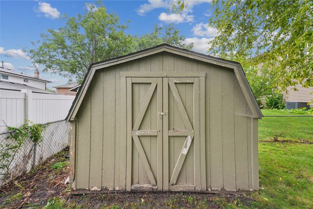 4413 73rd Place, Urbandale, IA 50322