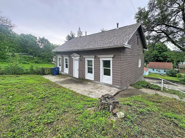 1421 W 10th Street, Davenport, IA 52804