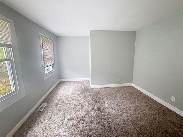 1421 W 10th Street, Davenport, IA 52804