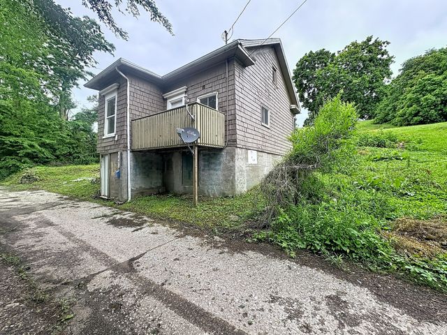 1421 W 10th Street, Davenport, IA 52804