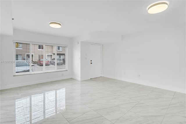 164 Riviera Cir, Weston, FL 33326