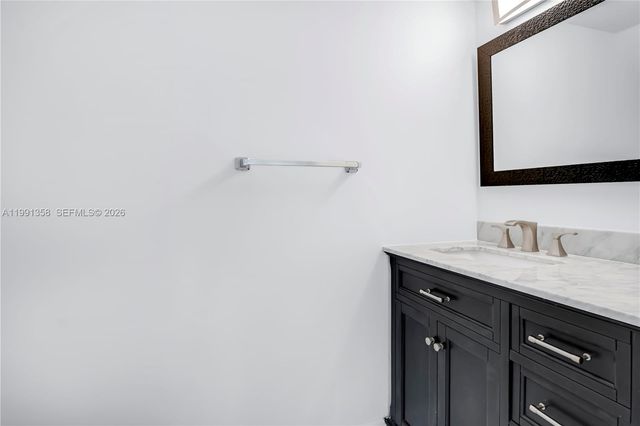 164 Riviera Cir, Weston, FL 33326