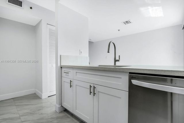 164 Riviera Cir, Weston, FL 33326