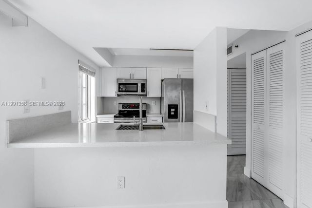 164 Riviera Cir, Weston, FL 33326