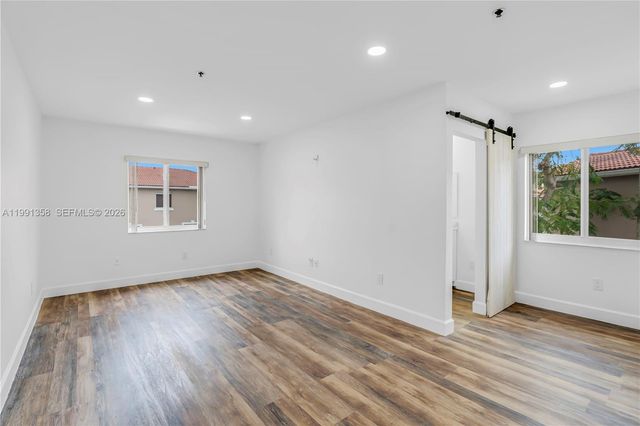 164 Riviera Cir, Weston, FL 33326