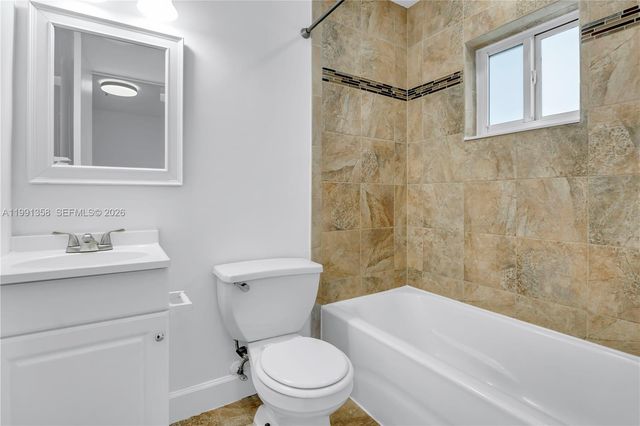 164 Riviera Cir, Weston, FL 33326