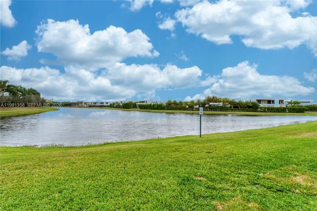 164 Riviera Cir, Weston, FL 33326