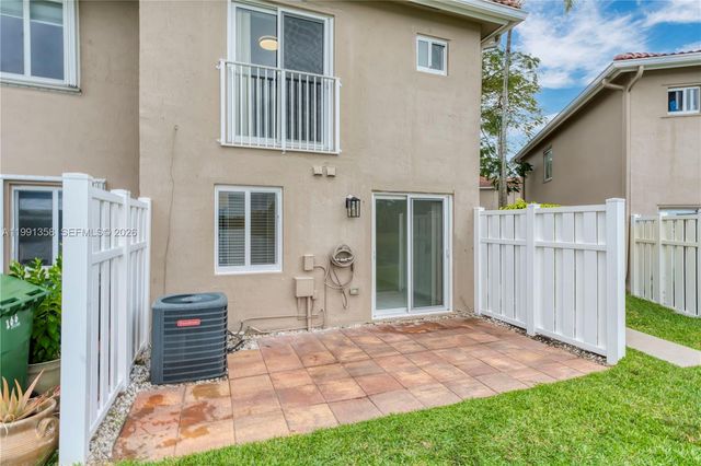 164 Riviera Cir, Weston, FL 33326