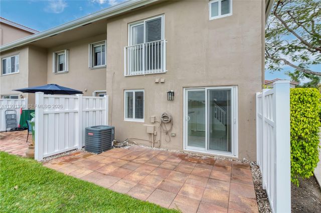 164 Riviera Cir, Weston, FL 33326
