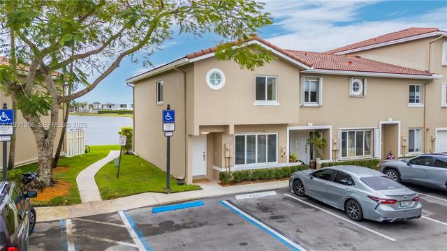 164 Riviera Cir, Weston, FL 33326