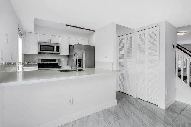 164 Riviera Cir, Weston, FL 33326