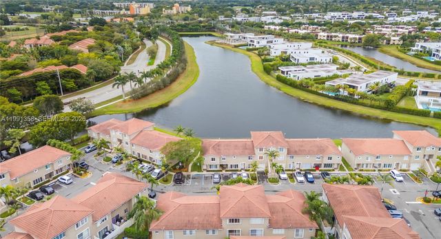 164 Riviera Cir, Weston, FL 33326