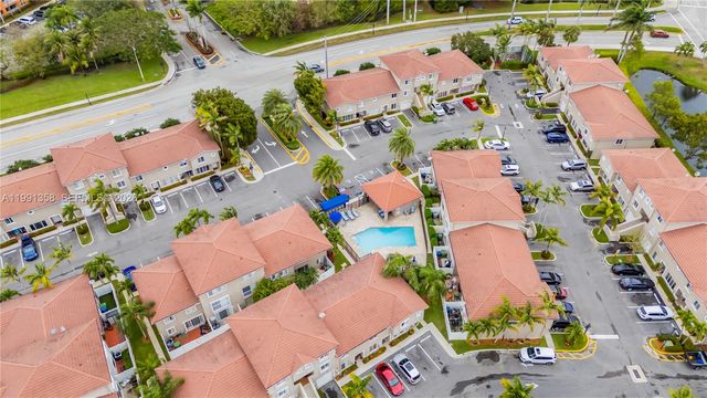 164 Riviera Cir, Weston, FL 33326