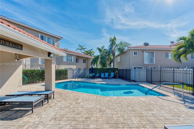 164 Riviera Cir, Weston, FL 33326