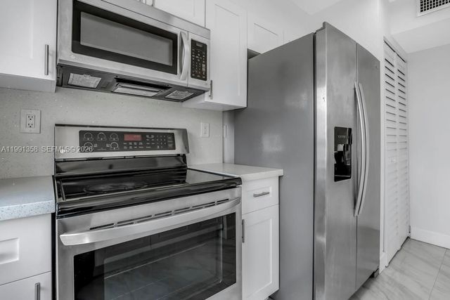 164 Riviera Cir, Weston, FL 33326