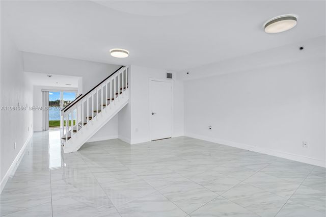 164 Riviera Cir, Weston, FL 33326