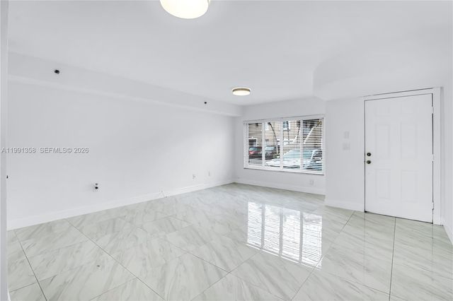 164 Riviera Cir, Weston, FL 33326