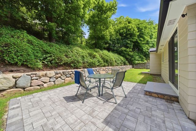 18 Travis Dr, Newton, MA 02467