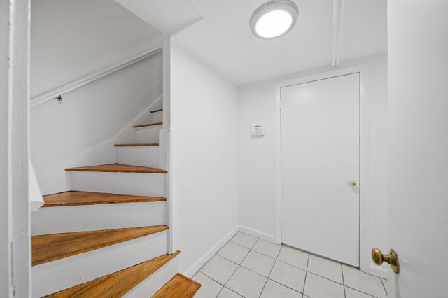 18 Travis Dr, Newton, MA 02467