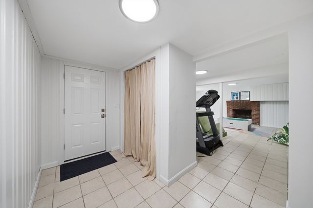 18 Travis Dr, Newton, MA 02467