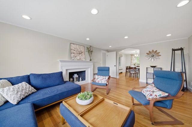 18 Travis Dr, Newton, MA 02467