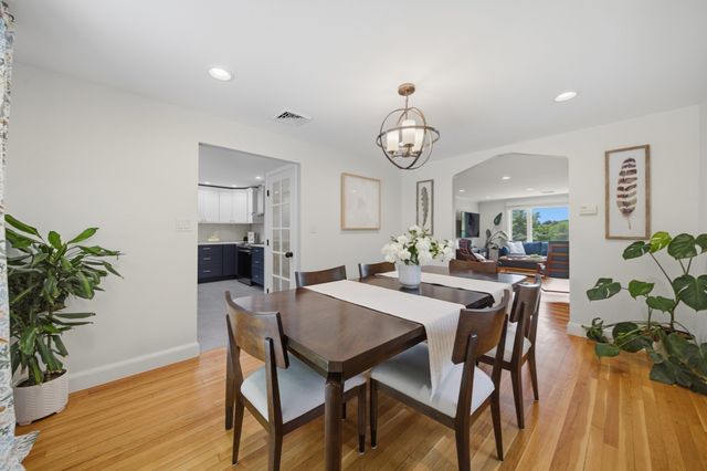18 Travis Dr, Newton, MA 02467