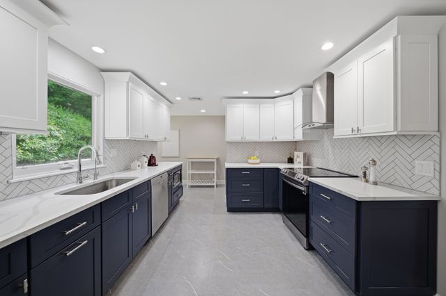 18 Travis Dr, Newton, MA 02467