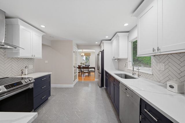 18 Travis Dr, Newton, MA 02467