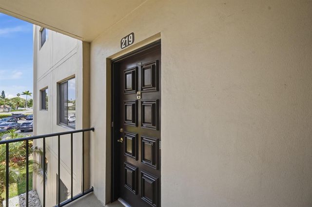 5370 Las Verdes Circle 219, Delray Beach, FL 33484