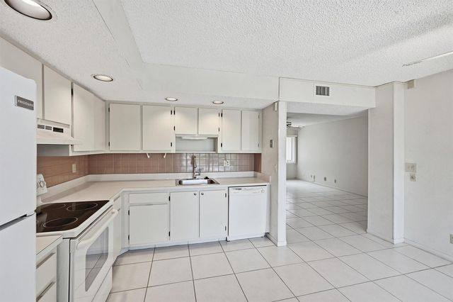 5370 Las Verdes Circle 219, Delray Beach, FL 33484