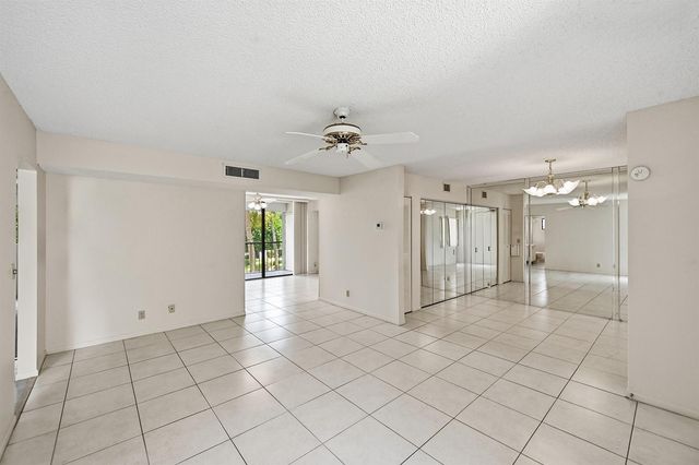 5370 Las Verdes Circle 219, Delray Beach, FL 33484