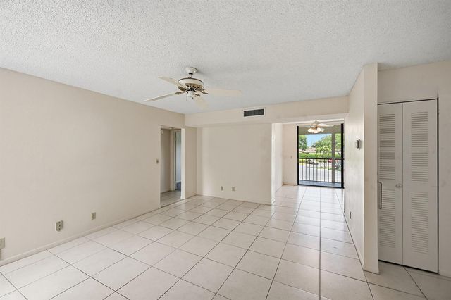 5370 Las Verdes Circle 219, Delray Beach, FL 33484