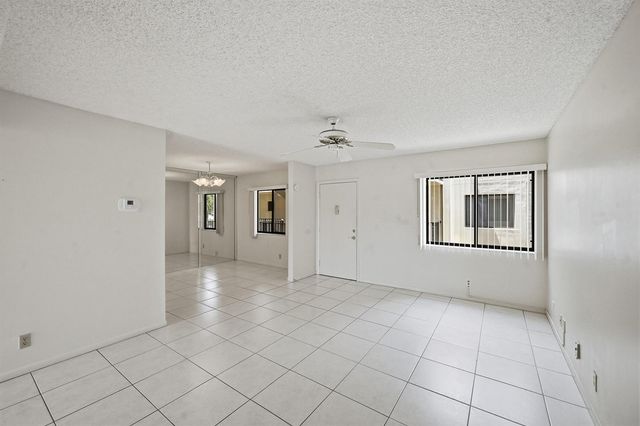 5370 Las Verdes Circle 219, Delray Beach, FL 33484